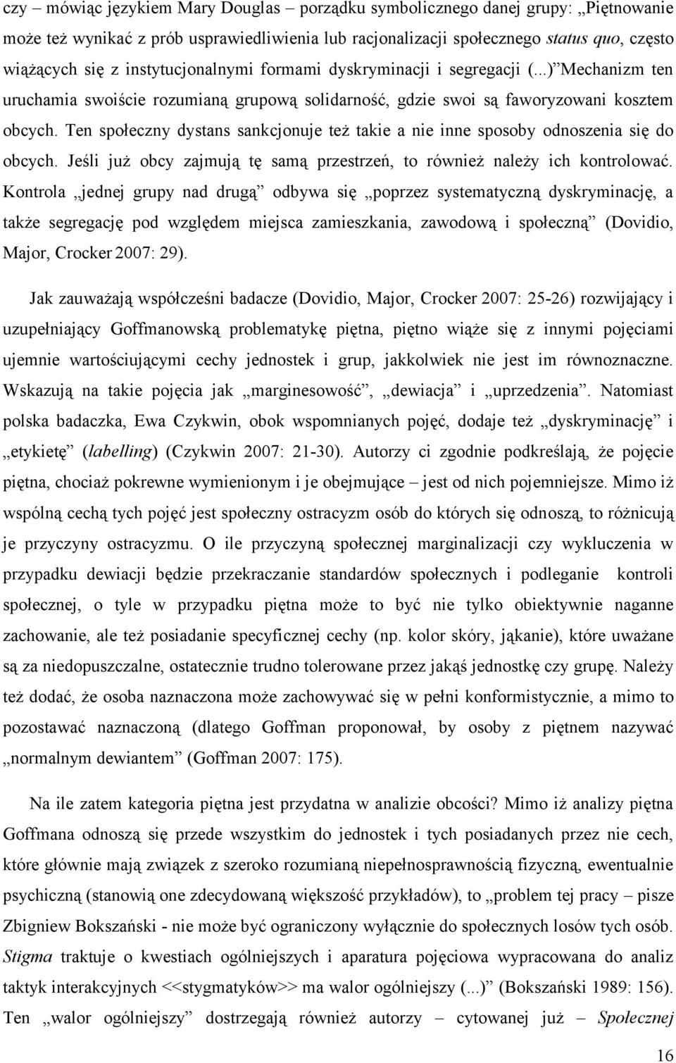 Ten społeczny dystans sankcjonuje też takie a nie inne sposoby odnoszenia się do obcych. Jeśli już obcy zajmują tę samą przestrzeń, to również należy ich kontrolować.