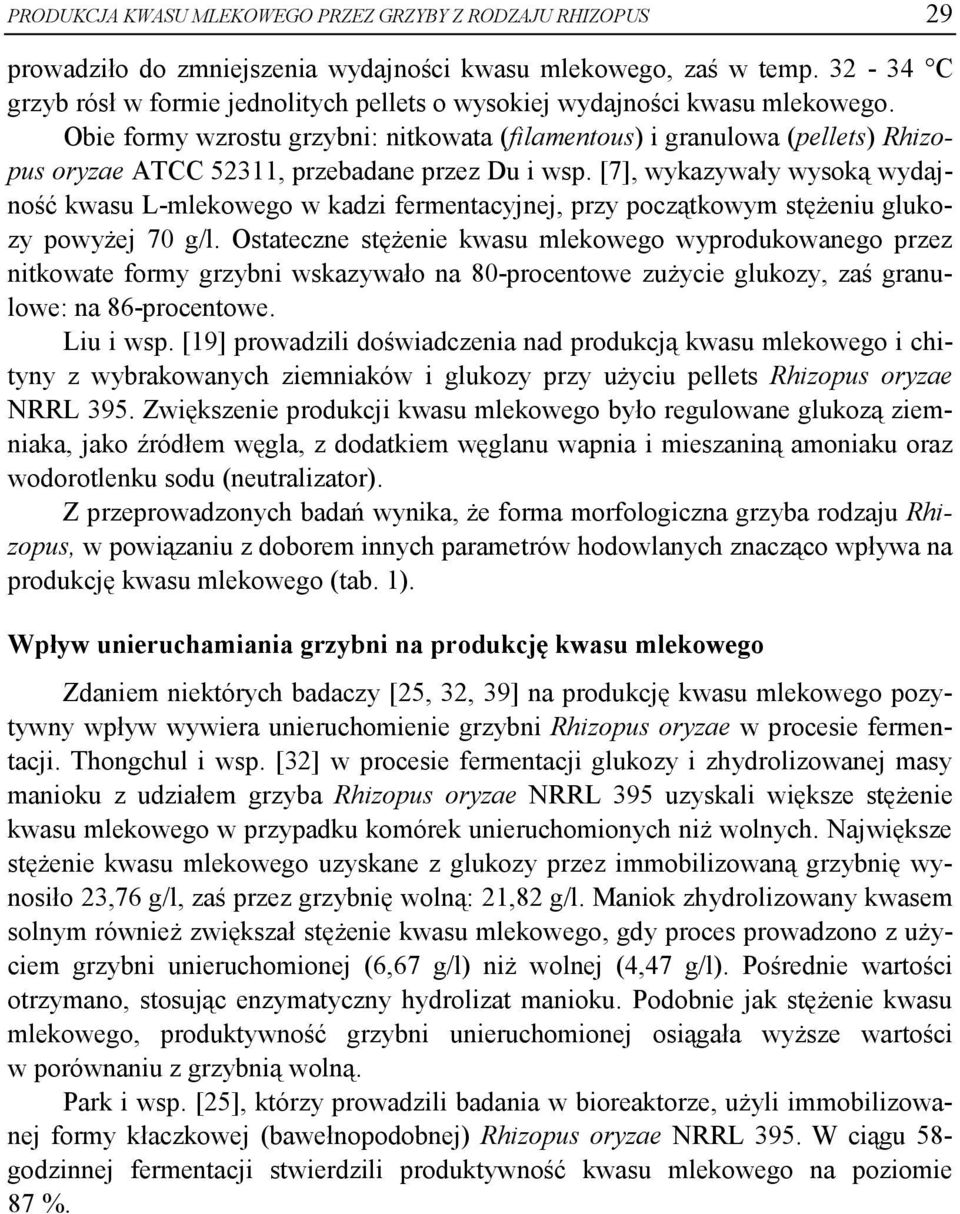 Obie formy wzrostu grzybni: nitkowata (filamentous) i granulowa (pellets) Rhizopus oryzae ATCC 52311, przebadane przez Du i wsp.