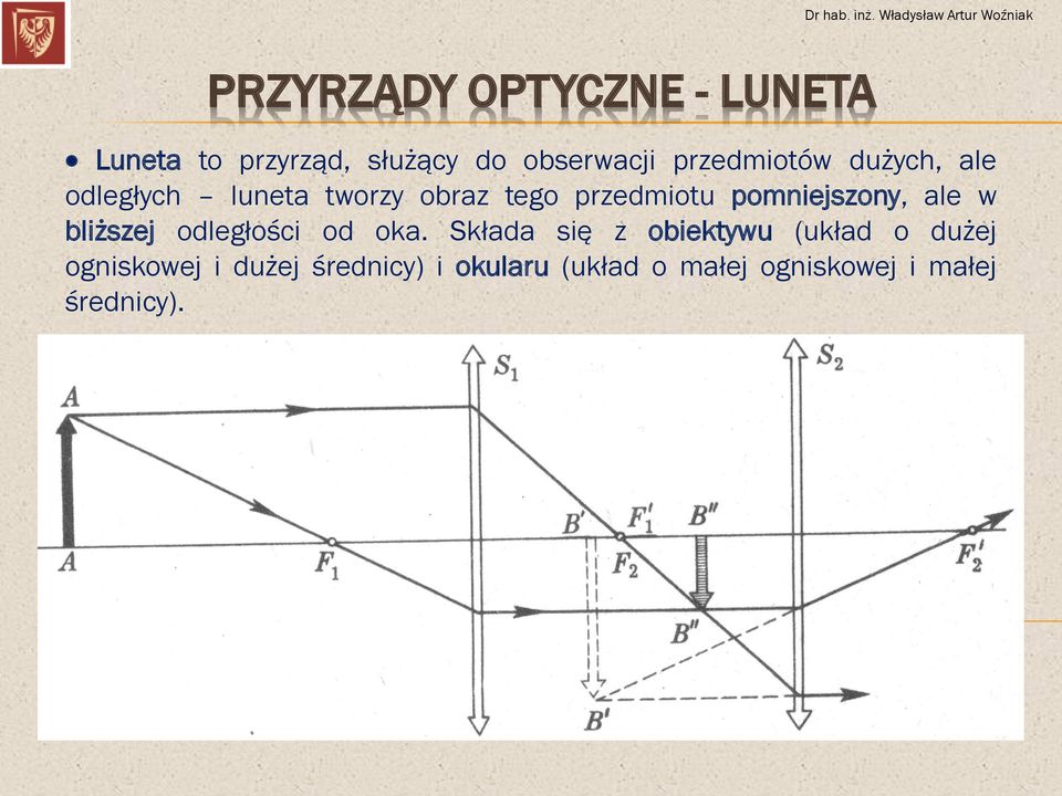 pomniejszony, ale w bliższej odległości od oka.