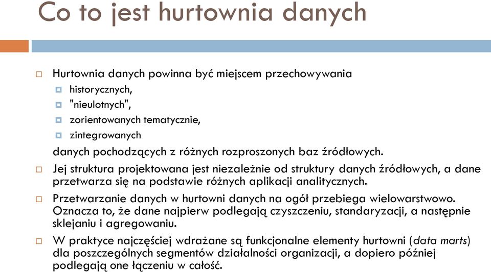 Jej struktura projektowana jest niezależnie od struktury danych źródłowych, a dane przetwarza się na podstawie różnych aplikacji analitycznych.