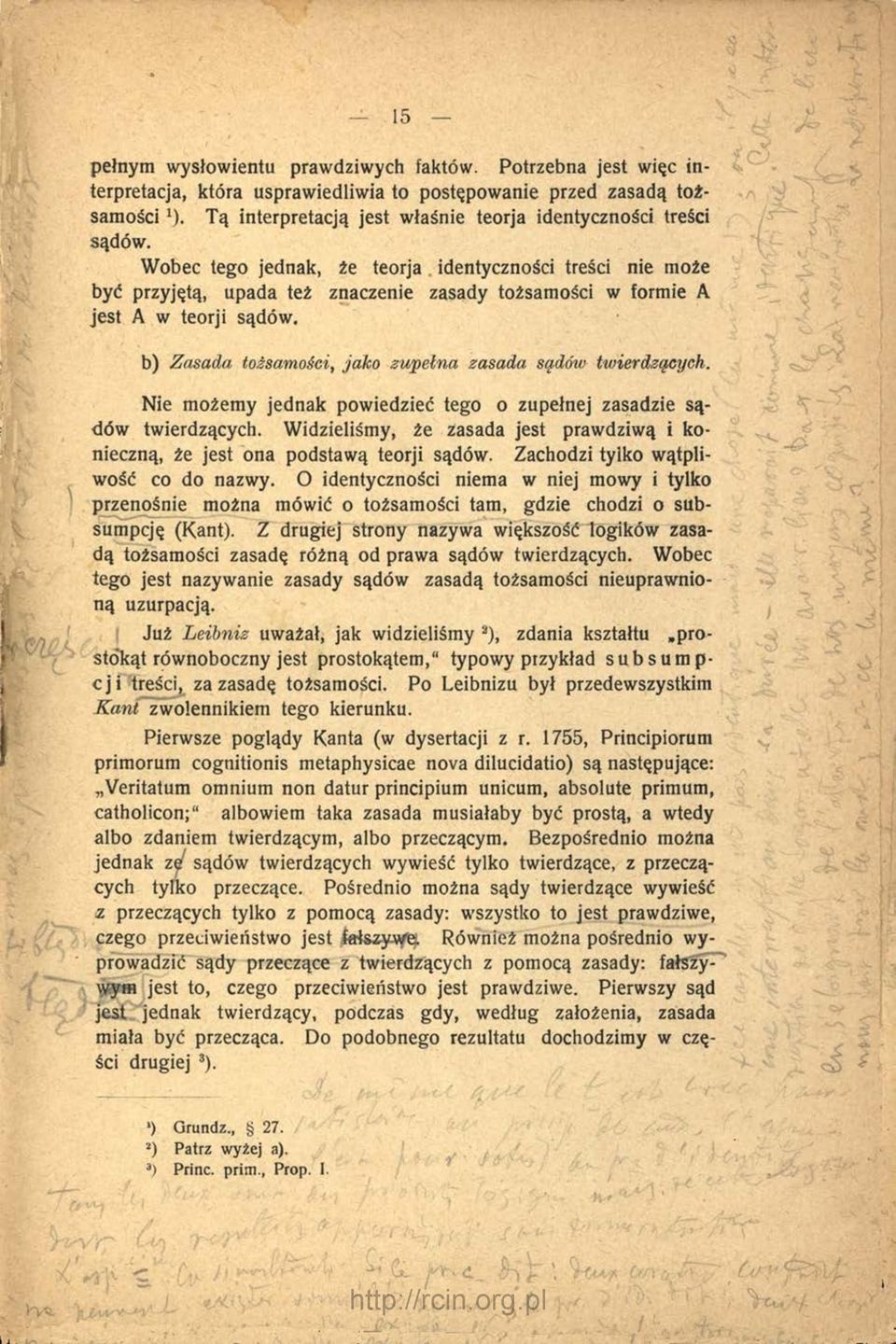 Wobec tego jednak, że teorja identyczności treści nie może być przyjętą, upada też znaczenie zasady tożsamości w formie A jest A w teorji sądów.
