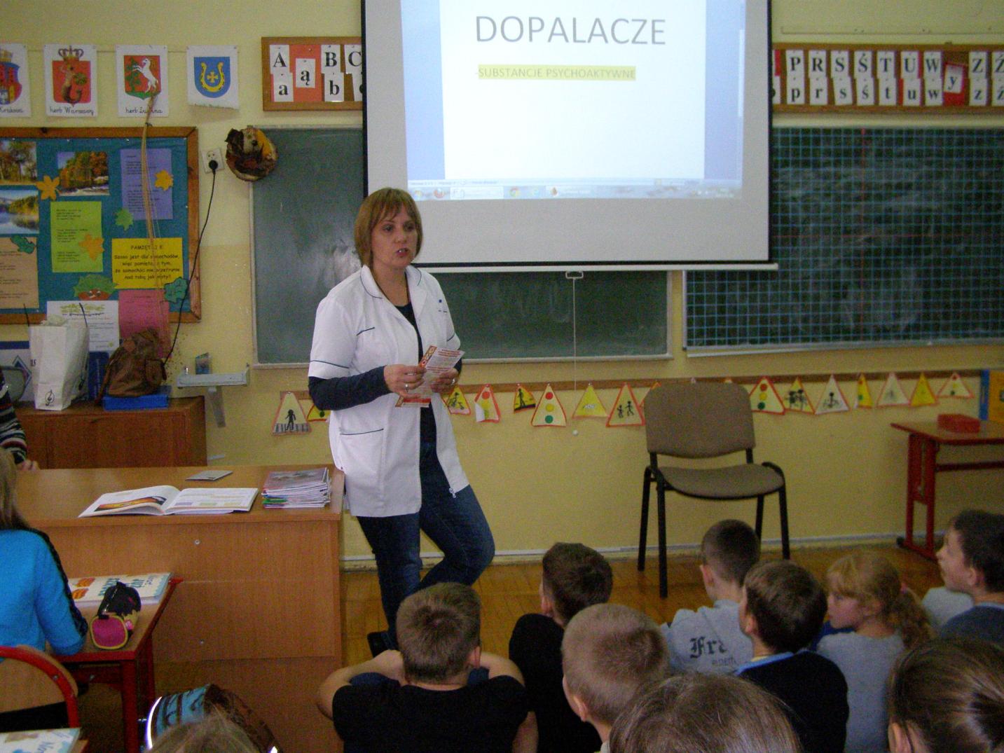 20 listopada ' 2013 r. Dnia 20 listopada 2013 r. odbyło się spotkanie uczniów klas III z pielęgniarką szkolną na temat zagrożeń jakie niosą ze sobą dopalacze.