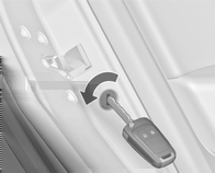 Kluczyki, drzwi i szyby 27 Automatyczne blokowanie zamków Tę funkcję bezpieczeństwa można skonfigurować w taki sposób, aby zamki wszystkich drzwi, klapy bagażnika i klapki wlewu paliwa blokowały się