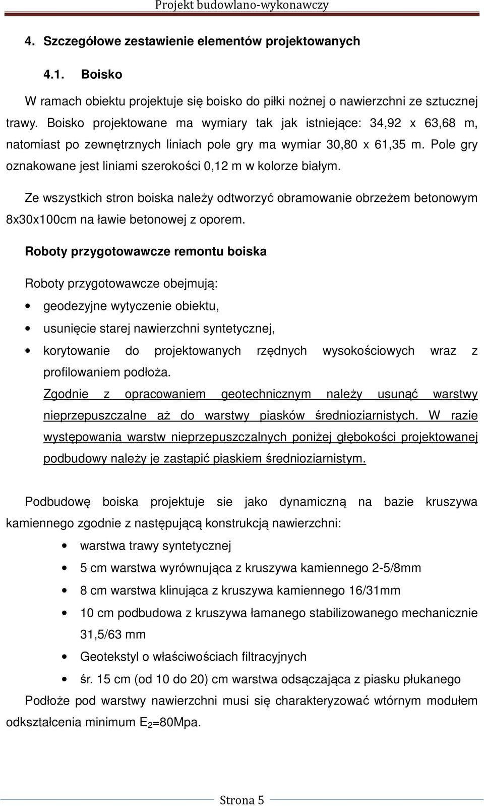 Pole gry oznakowane jest liniami szerokości 0,12 m w kolorze białym. Ze wszystkich stron boiska należy odtworzyć obramowanie obrzeżem betonowym 8x30x100cm na ławie betonowej z oporem.