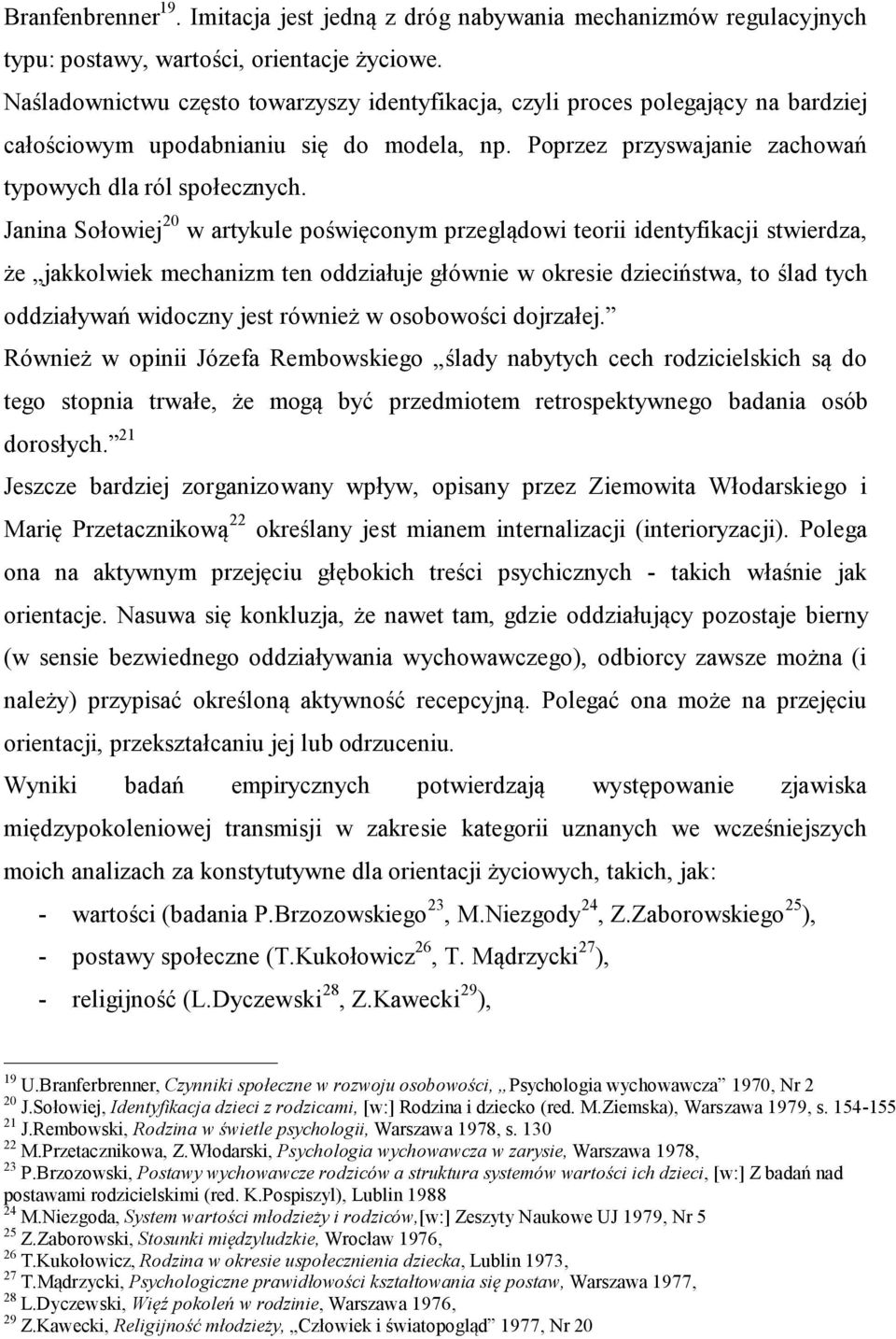 Janina Sołowiej 20 w artykule poświęconym przeglądowi teorii identyfikacji stwierdza, że jakkolwiek mechanizm ten oddziałuje głównie w okresie dzieciństwa, to ślad tych oddziaływań widoczny jest
