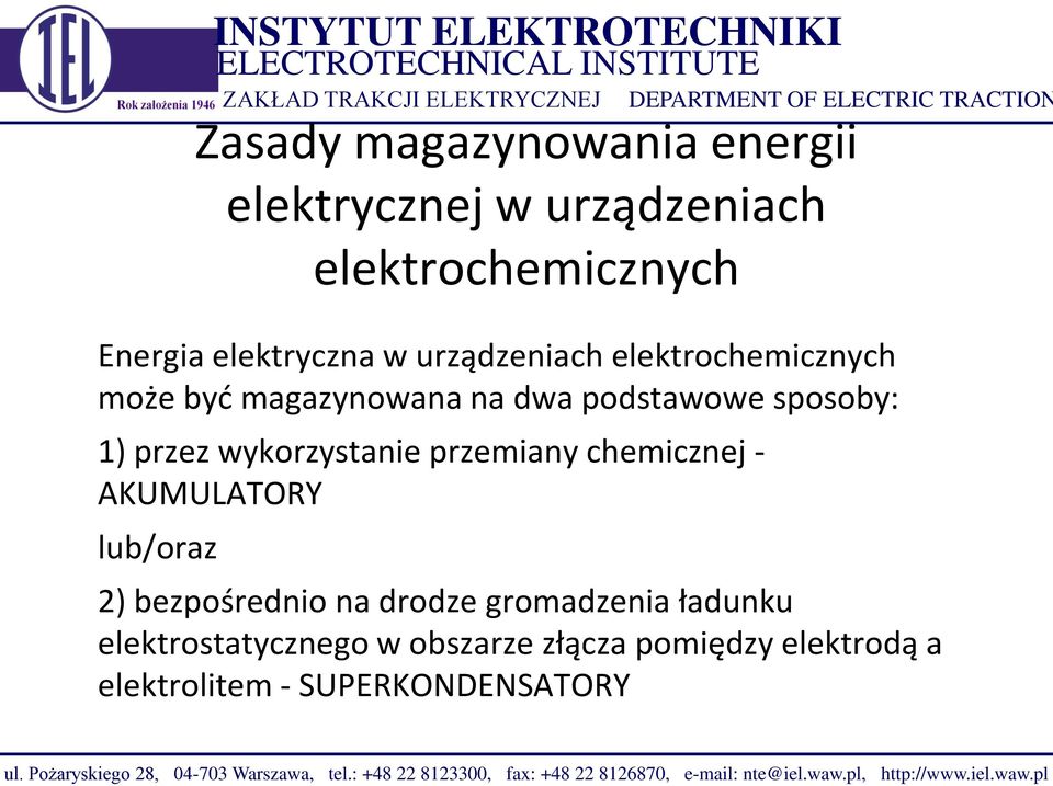 lub/oraz 2) bezpośrednio na drodze gromadzenia ładunku elektrostatycznego w obszarze złącza pomiędzy elektrodą a elektrolitem -