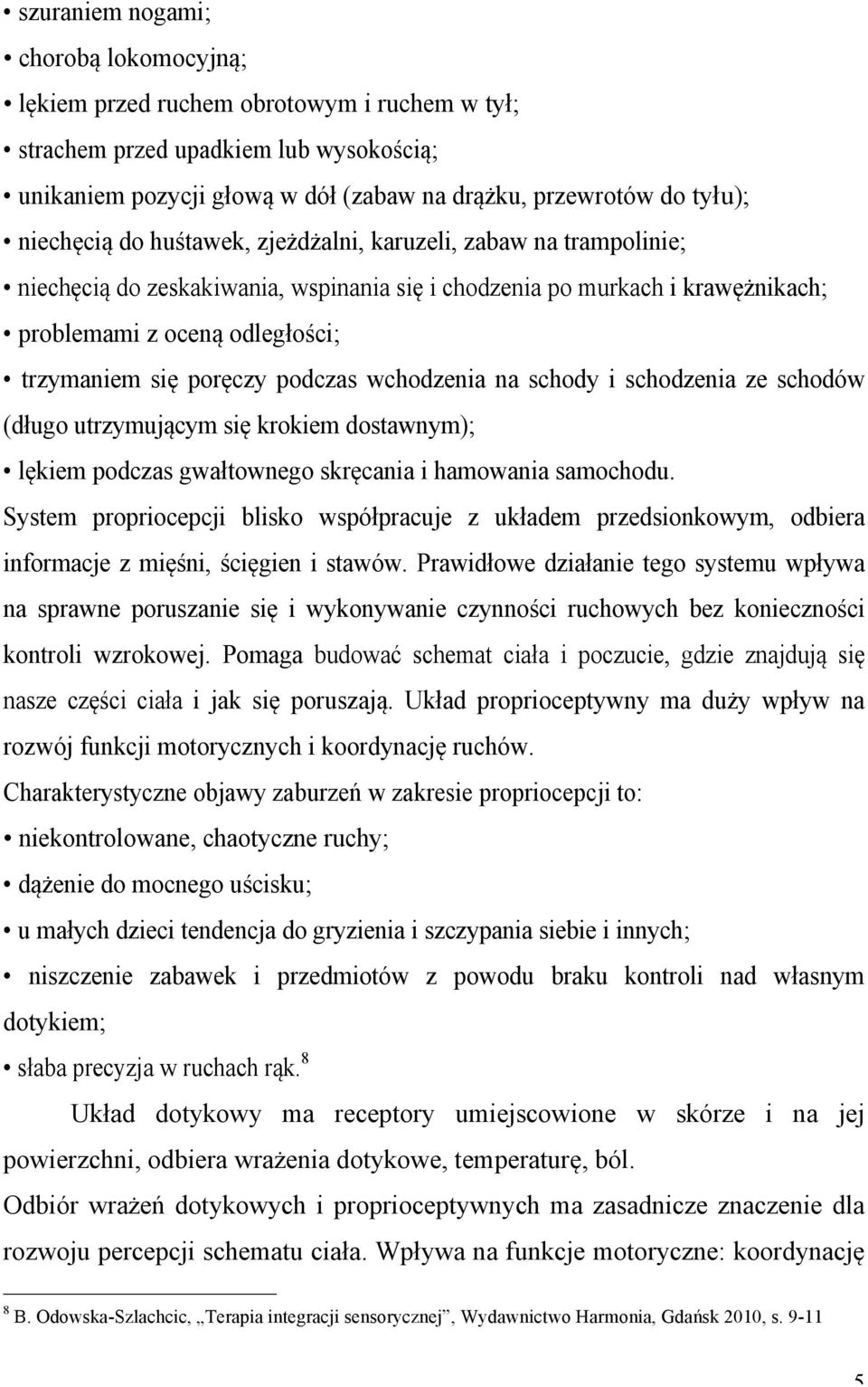 poręczy podczas wchodzenia na schody i schodzenia ze schodów (długo utrzymującym się krokiem dostawnym); lękiem podczas gwałtownego skręcania i hamowania samochodu.