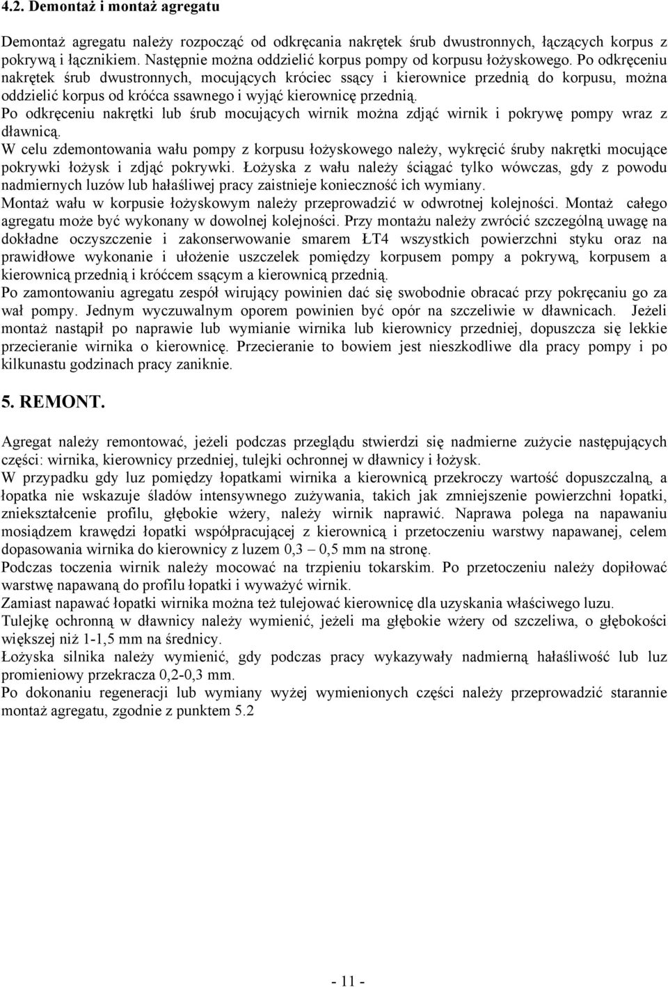 Po odkręceniu nakrętek śrub dwustronnych, mocujących króciec ssący i kierownice przednią do korpusu, można oddzielić korpus od króćca ssawnego i wyjąć kierownicę przednią.