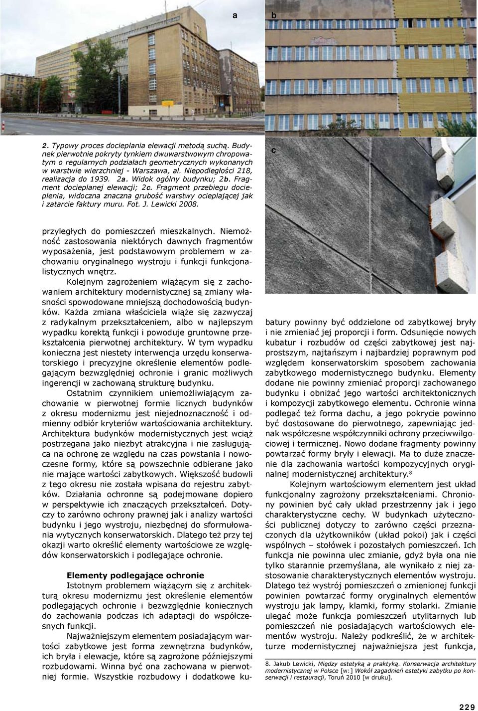 Widok ogólny udynku; 2. Fragment docieplanej elewacji; 2c. Fragment przeiegu docieplenia, widoczna znaczna gruość warstwy ocieplającej jak i zatarcie faktury muru. Fot. J. Lewicki 2008.