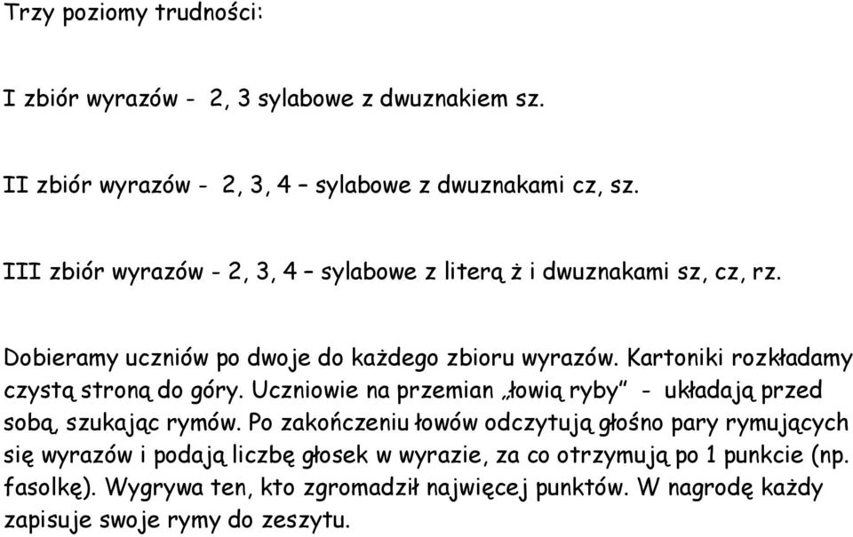 Kartoniki rozkładamy czystą stroną do góry. Uczniowie na przemian łowią ryby - układają przed sobą, szukając rymów.