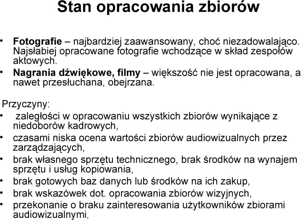 Przyczyny: zaległości w opracowaniu wszystkich zbiorów wynikające z niedoborów kadrowych, czasami niska ocena wartości zbiorów audiowizualnych przez zarządzających,