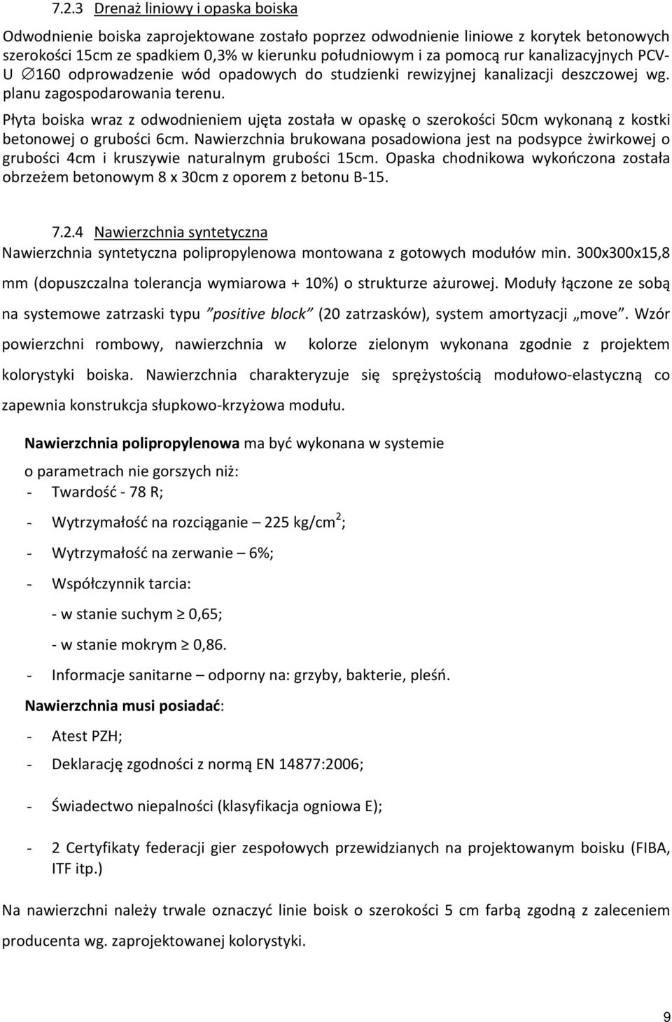 Płyta boiska wraz z odwodnieniem ujęta została w opaskę o szerokości 50cm wykonaną z kostki betonowej o grubości 6cm.