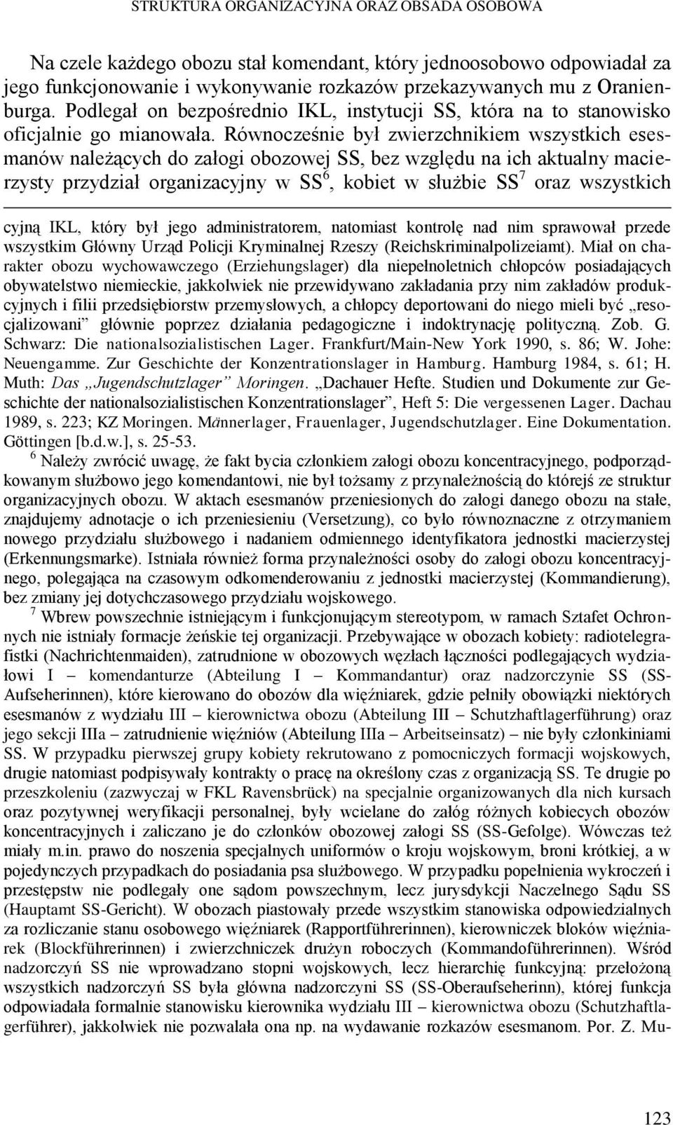 Równocześnie był zwierzchnikiem wszystkich esesmanów należących do załogi obozowej SS, bez względu na ich aktualny macierzysty przydział organizacyjny w SS 6, kobiet w służbie SS 7 oraz wszystkich