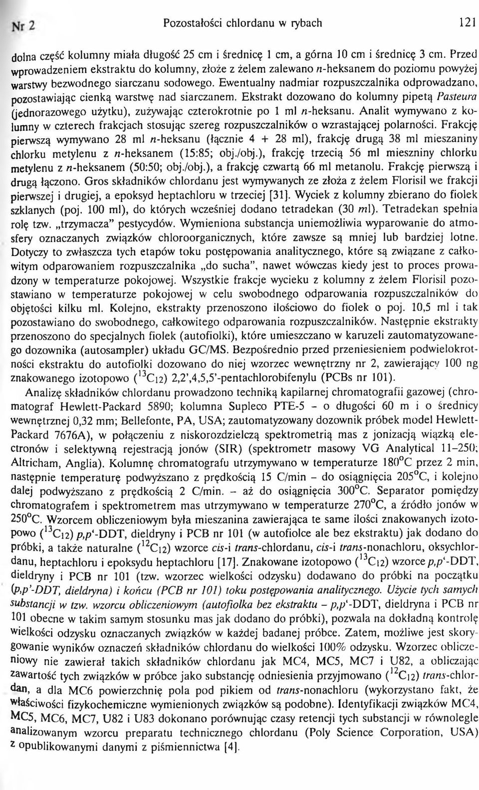 Ewentualny nadmiar rozpuszczalnika odprowadzano, pozostawiając cienką warstwę nad siarczanem.