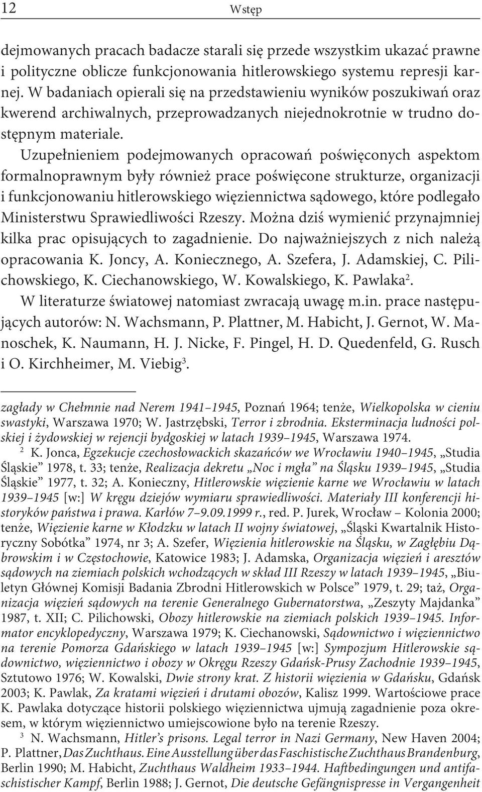 Uzupełnieniem podejmowanych opracowań poświęconych aspektom formalnoprawnym były również prace poświęcone strukturze, organizacji i funkcjonowaniu hitlerowskiego więziennictwa sądowego, które
