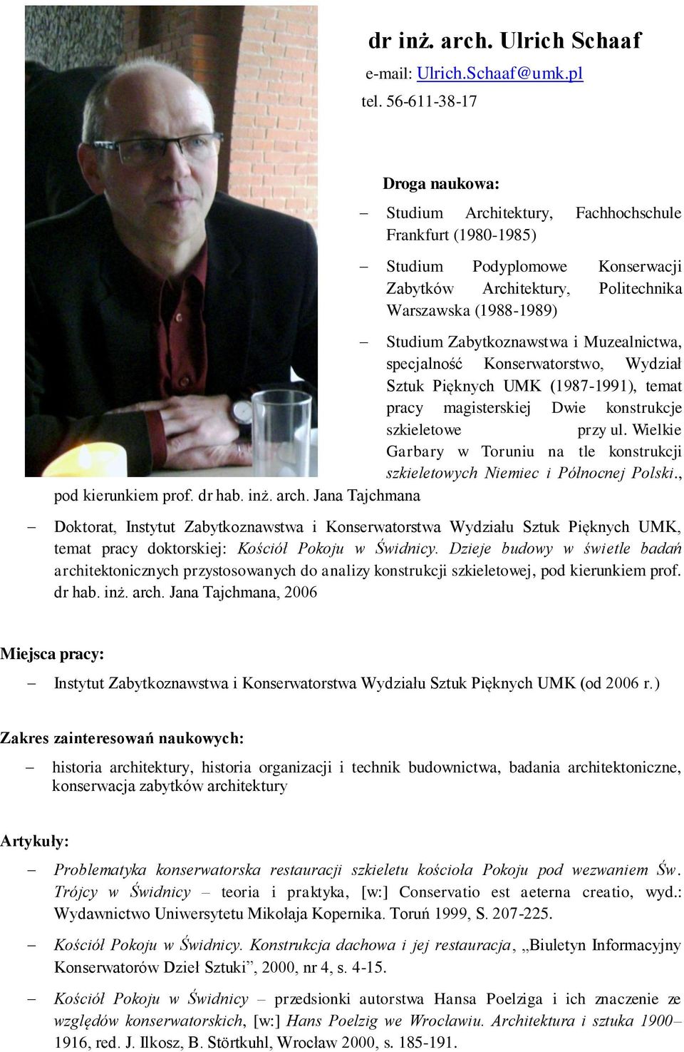 Zabytkoznawstwa i Muzealnictwa, specjalność Konserwatorstwo, Wydział Sztuk Pięknych UMK (1987-1991), temat pracy magisterskiej Dwie konstrukcje szkieletowe przy ul.