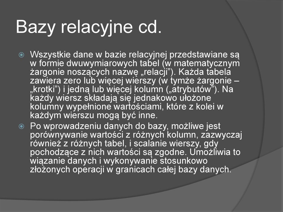 Na każdy wiersz składają się jednakowo ułożone kolumny wypełnione wartościami, które z kolei w każdym wierszu mogą być inne.