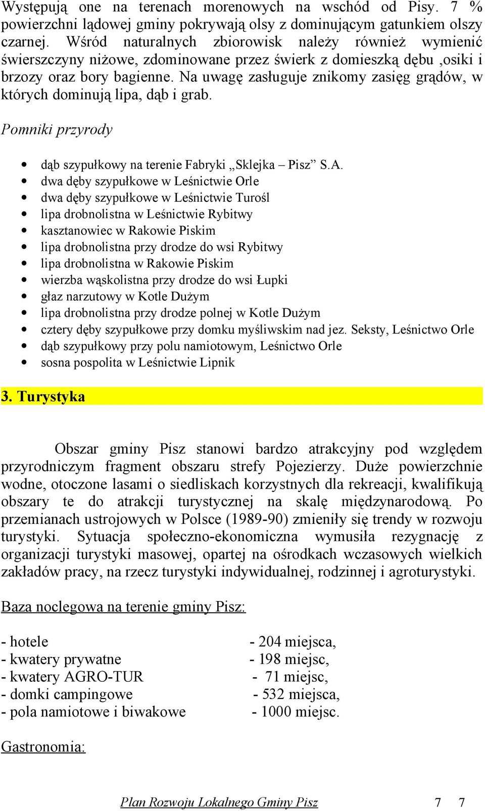 Na uwagę zasługuje znikomy zasięg grądów, w których dominują lipa, dąb i grab. Pomniki przyrody dąb szypułkowy na terenie Fabryki Sklejka Pisz S.A.