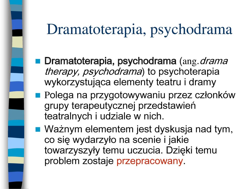 przygotowywaniu przez członków grupy terapeutycznej przedstawień teatralnych i udziale w nich.