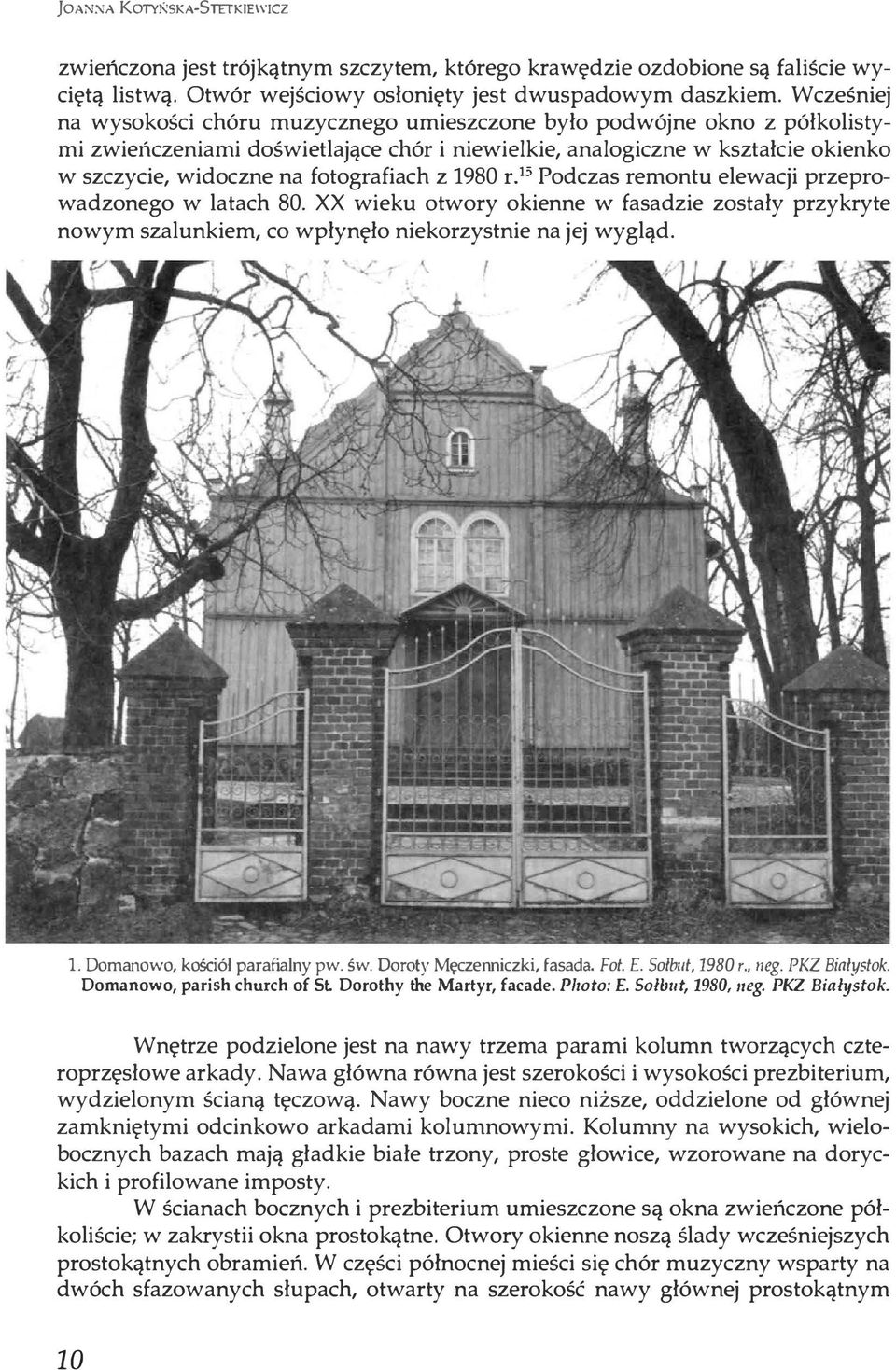 fotografiach z 1980 ry Podczas remontu elewacji przeprowadzonego w latach 80. XX wieku otwory okienne w fasadzie zostały przykryte nowym szalunkiem, co wpłynęło niekorzystnie na jej wygląd. 1. Domanowo, kościół parafialny pw.