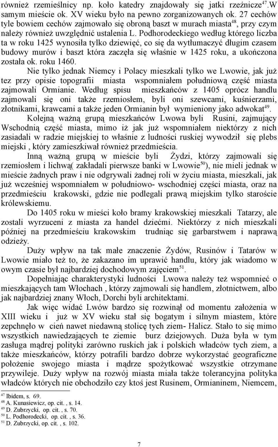 Podhorodeckiego według którego liczba ta w roku 1425 wynosiła tylko dziewięć, co się da wytłumaczyć długim czasem budowy murów i baszt która zaczęła się właśnie w 1425 roku, a ukończona została ok.