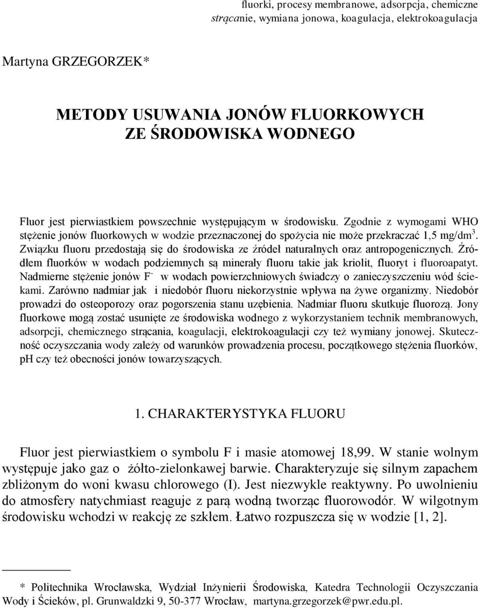 Związku fluoru przedostają się do środowiska ze źródeł naturalnych oraz antropogenicznych. Źródłem fluorków w wodach podziemnych są minerały fluoru takie jak kriolit, fluoryt i fluoroapatyt.