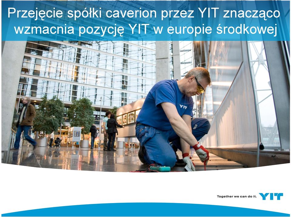 znacząco wzmacnia