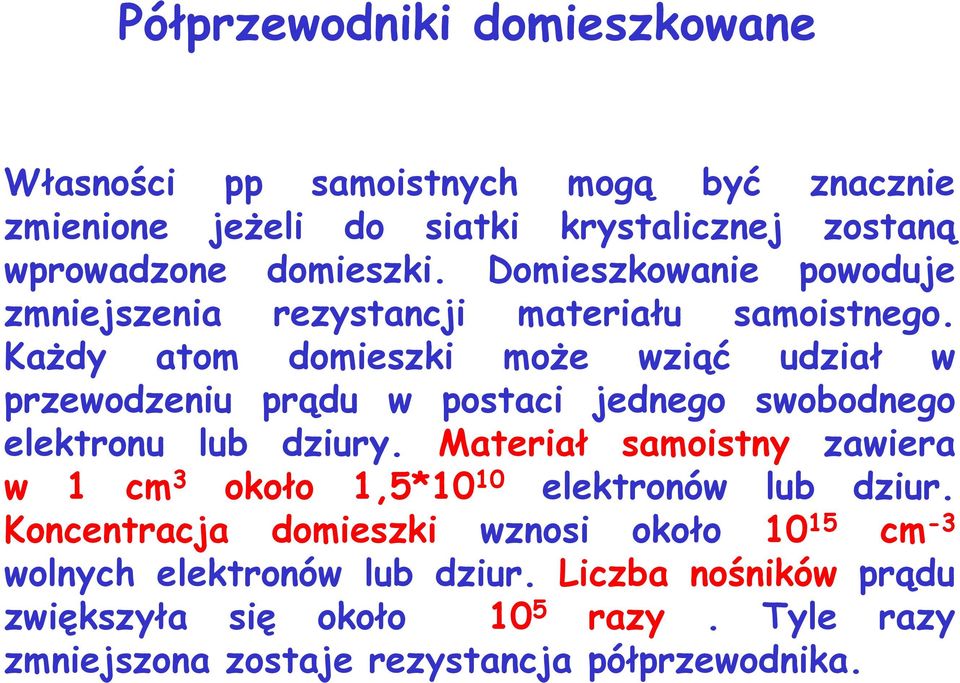 Każdy atom domieszki może wziąć udział w przewodzeniu prądu w postaci jednego swobodnego elektronu lub dziury.