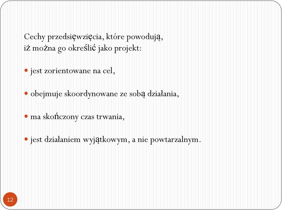 obejmuje skoordynowane ze sobą działania, ma skończony