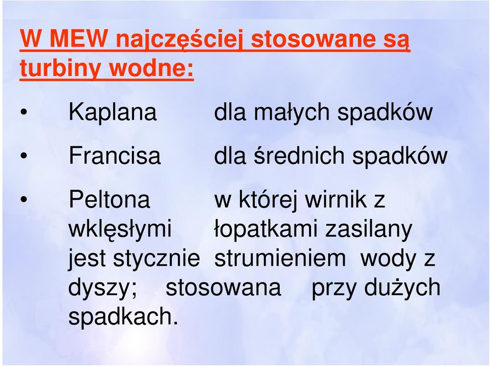 której wirnik z wklęsłymi łopatkami zasilany jest