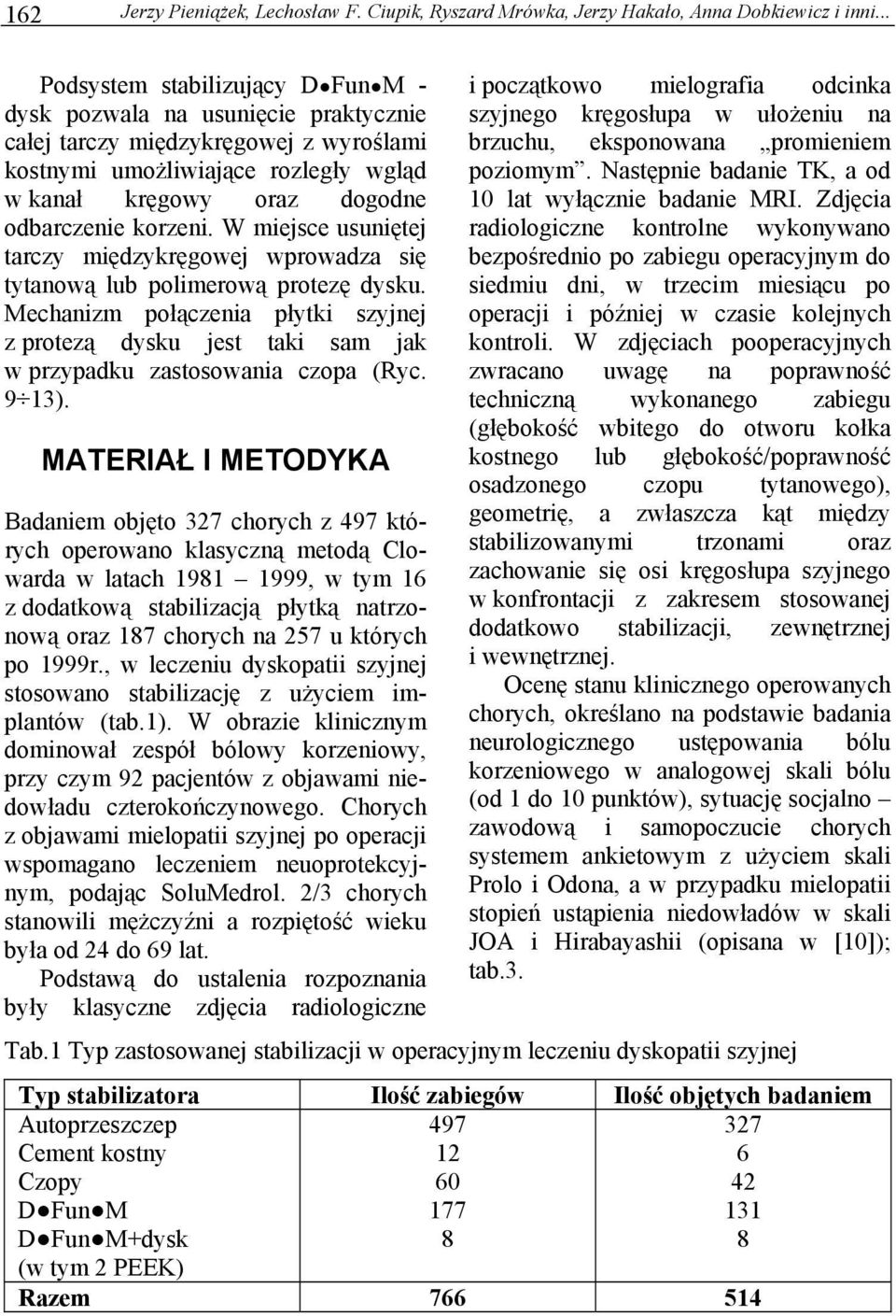 W miejsce usuniętej tarczy międzykręgowej wprowadza się tytanową lub polimerową protezę dysku.
