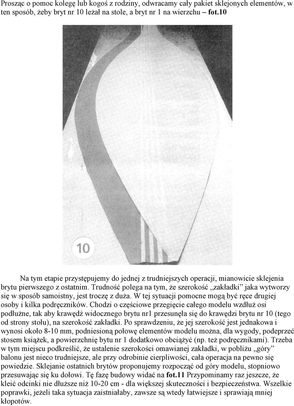 Trudność polega na tym, że szerokość zakładki jaka wytworzy się w sposób samoistny, jest troczę z duża. W tej sytuacji pomocne mogą być ręce drugiej osoby i kilka podręczników.