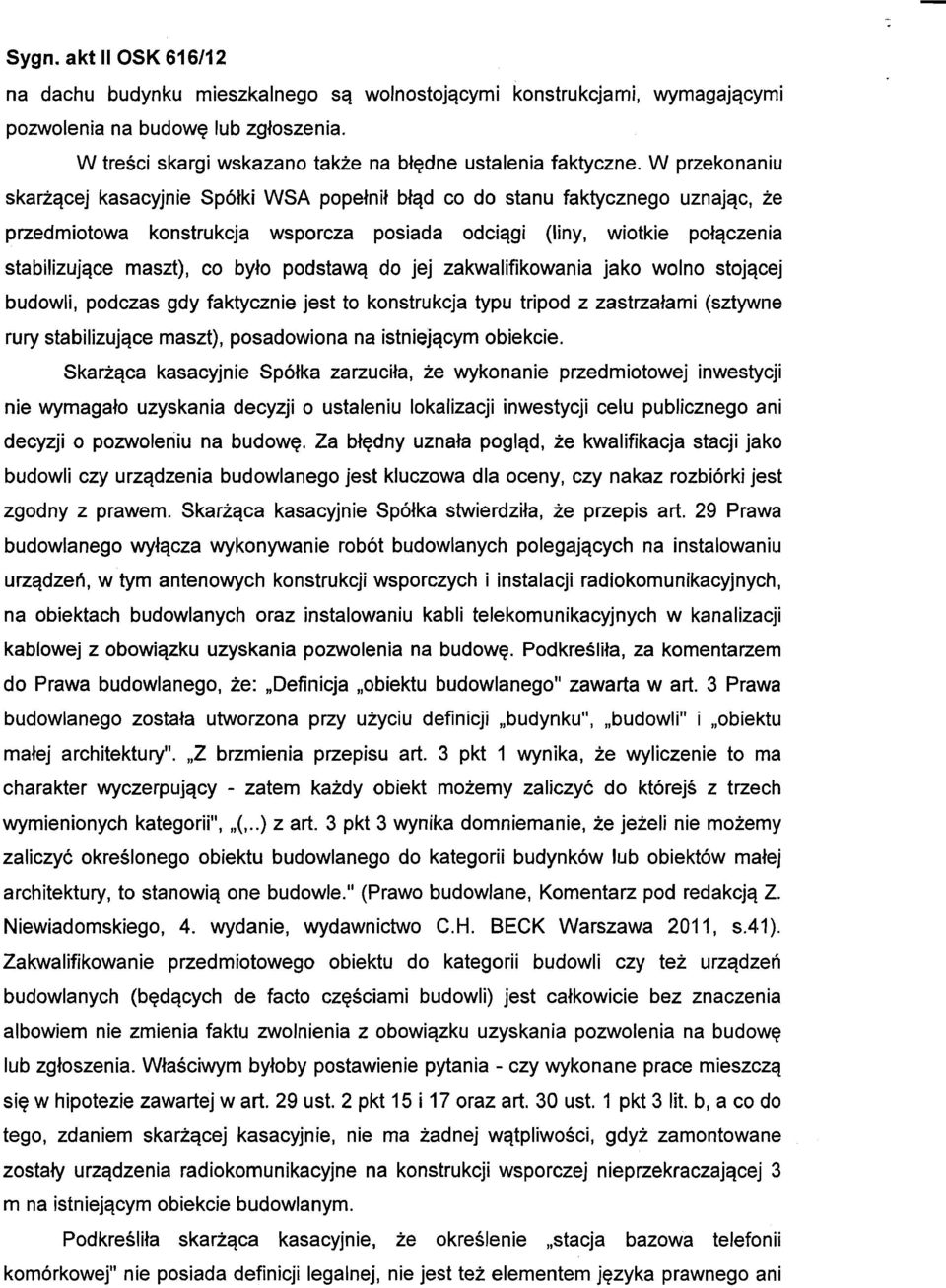 było podstawą do jej zakwalifikowania jako wolno stojącej budowli, podczas gdy faktycznie jest to konstrukcja typu tripod z zastrzałami (sztywne rury stabilizujące maszt), posadowiona na istniejącym