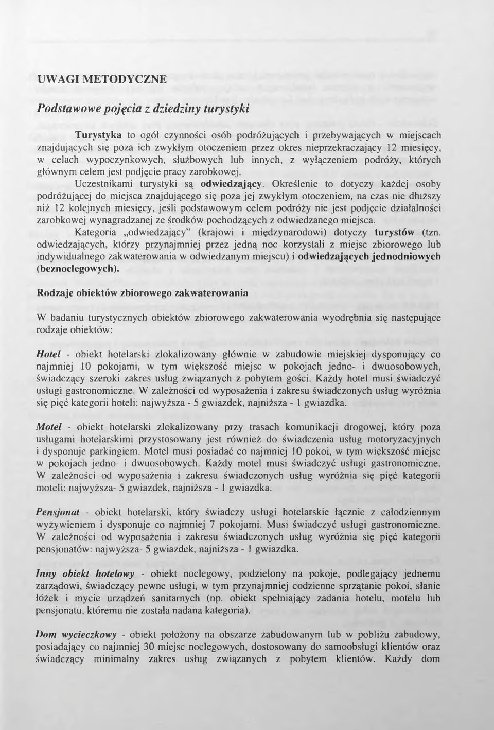 Określenie to dotyczy każdej osoby podróżującej do miejsca znajdującego się poza jej zwykłym otoczeniem, na czas nie dłuższy niż 12 kolejnych miesięcy, jeśli podstawowym celem podróży nie jest