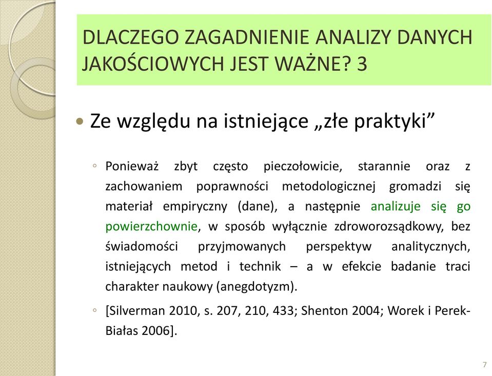 gromadzi się materiał empiryczny (dane), a następnie analizuje się go powierzchownie, w sposób wyłącznie zdroworozsądkowy, bez