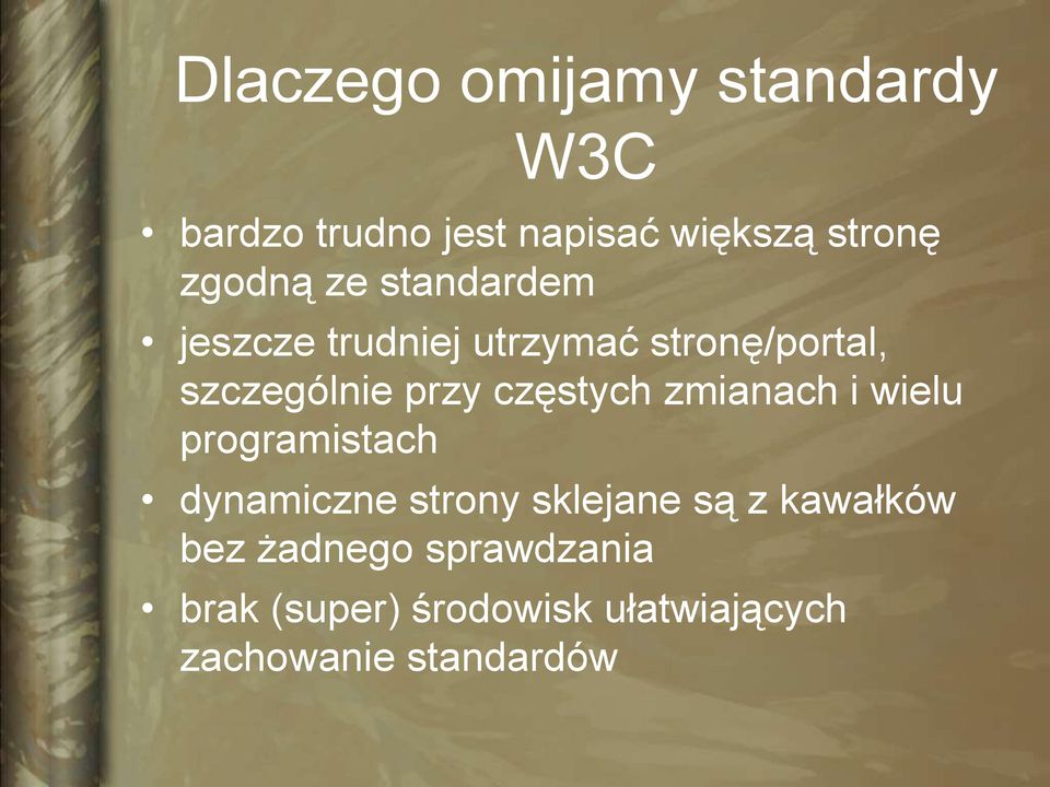 częstych zmianach i wielu programistach dynamiczne strony sklejane są z