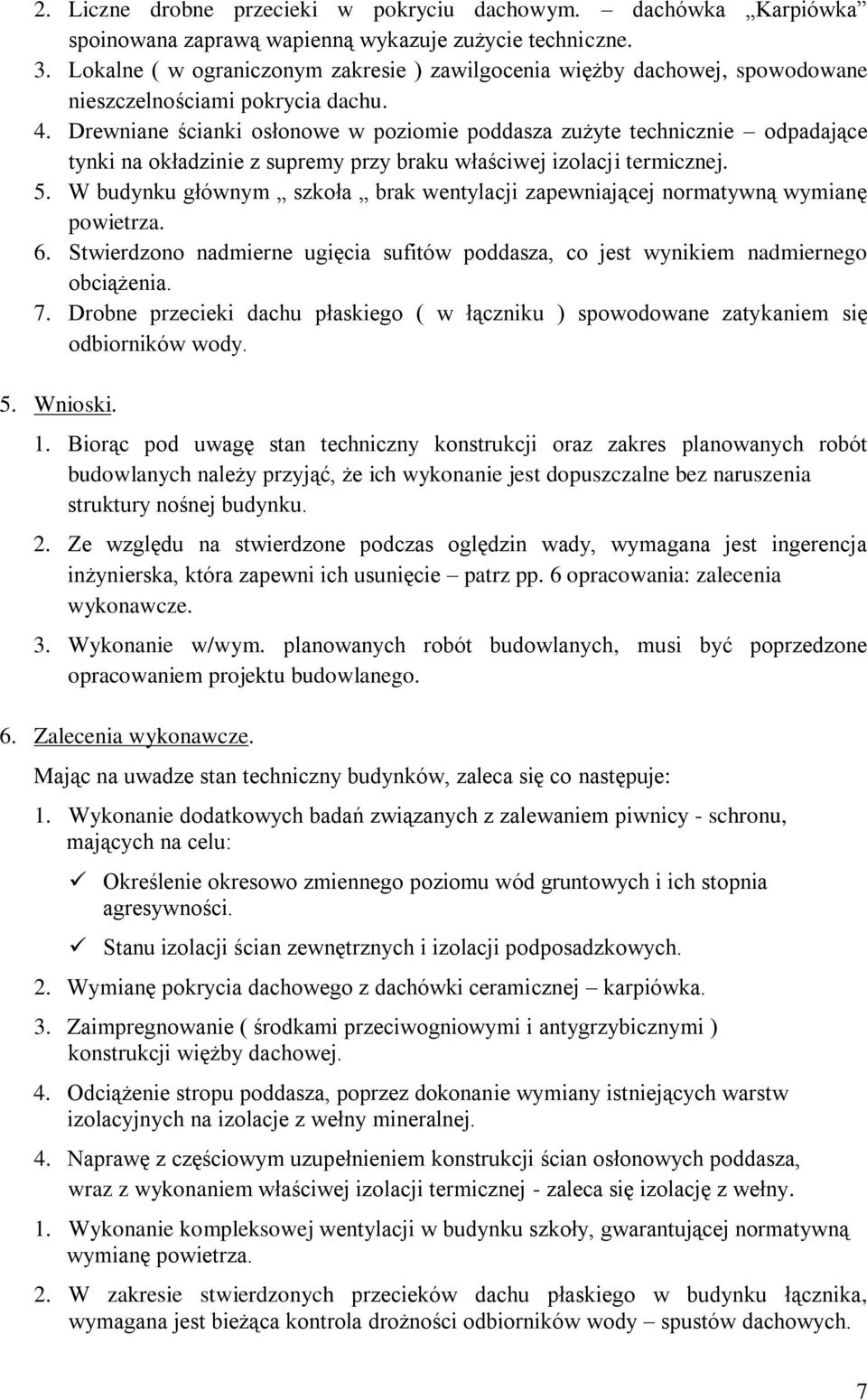 Drewniane ścianki osłonowe w poziomie poddasza zużyte technicznie odpadające tynki na okładzinie z supremy przy braku właściwej izolacji termicznej. 5.