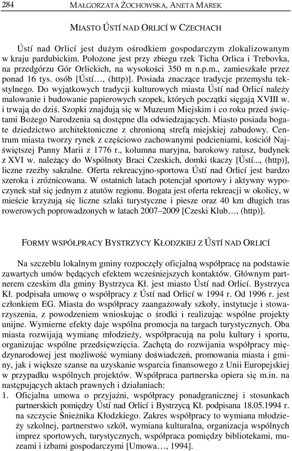 Posiada znaczące tradycje przemysłu tekstylnego. Do wyjątkowych tradycji kulturowych miasta należy malowanie i budowanie papierowych szopek, których początki sięgają XVIII w. i trwają do dziś.