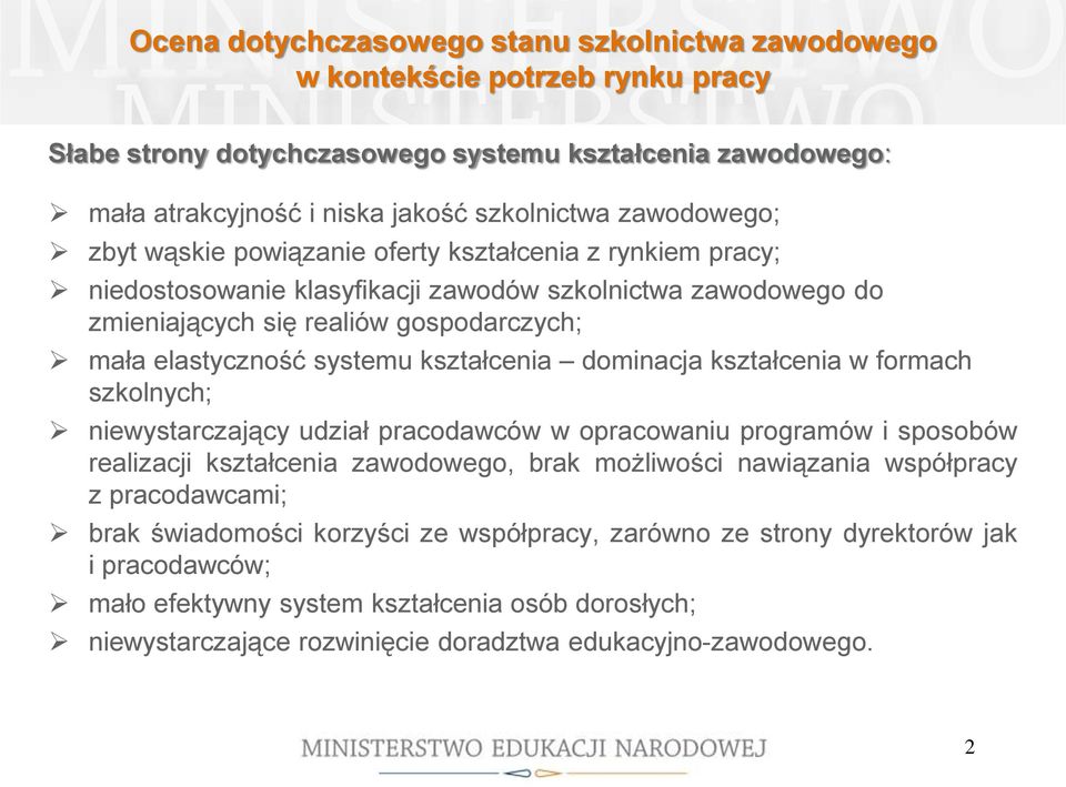 systemu kształcenia dominacja kształcenia w formach szkolnych; niewystarczający udział pracodawców w opracowaniu programów i sposobów realizacji kształcenia zawodowego, brak możliwości nawiązania