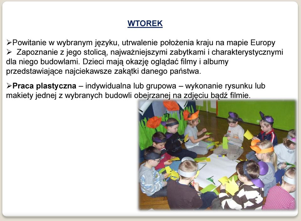 Dzieci mają okazję oglądać filmy i albumy przedstawiające najciekawsze zakątki danego państwa.