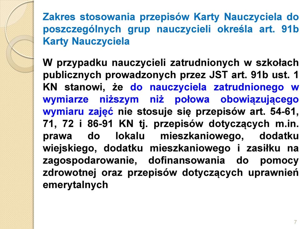 1 KN stanowi, że do nauczyciela zatrudnionego w wymiarze niższym niż połowa obowiązującego wymiaru zajęć nie stosuje się przepisów art.