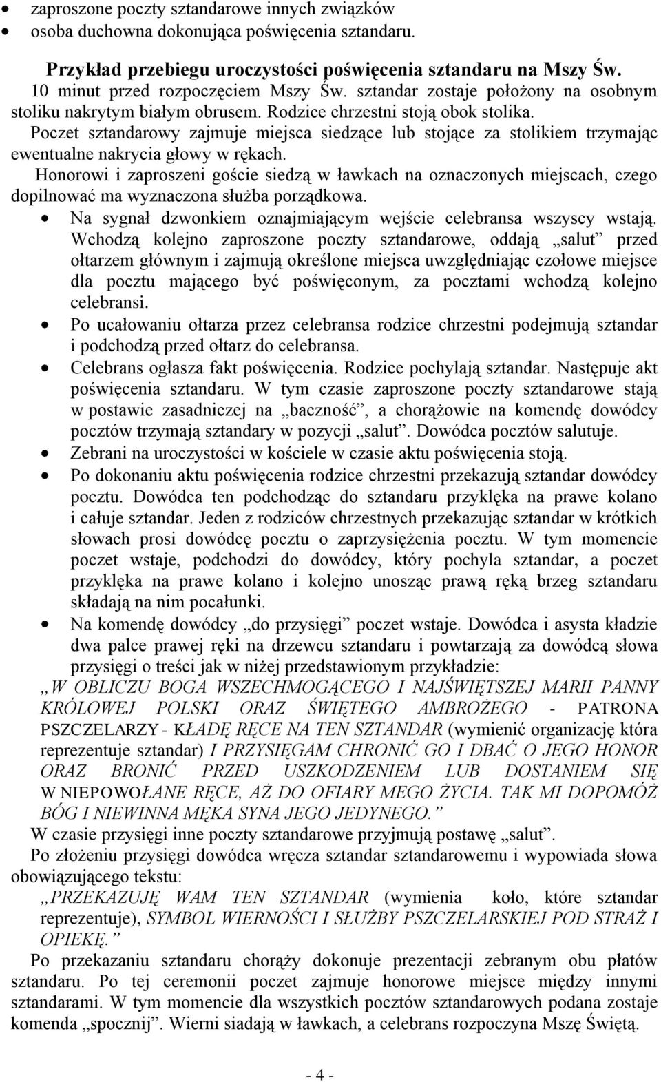 Poczet sztandarowy zajmuje miejsca siedzące lub stojące za stolikiem trzymając ewentualne nakrycia głowy w rękach.