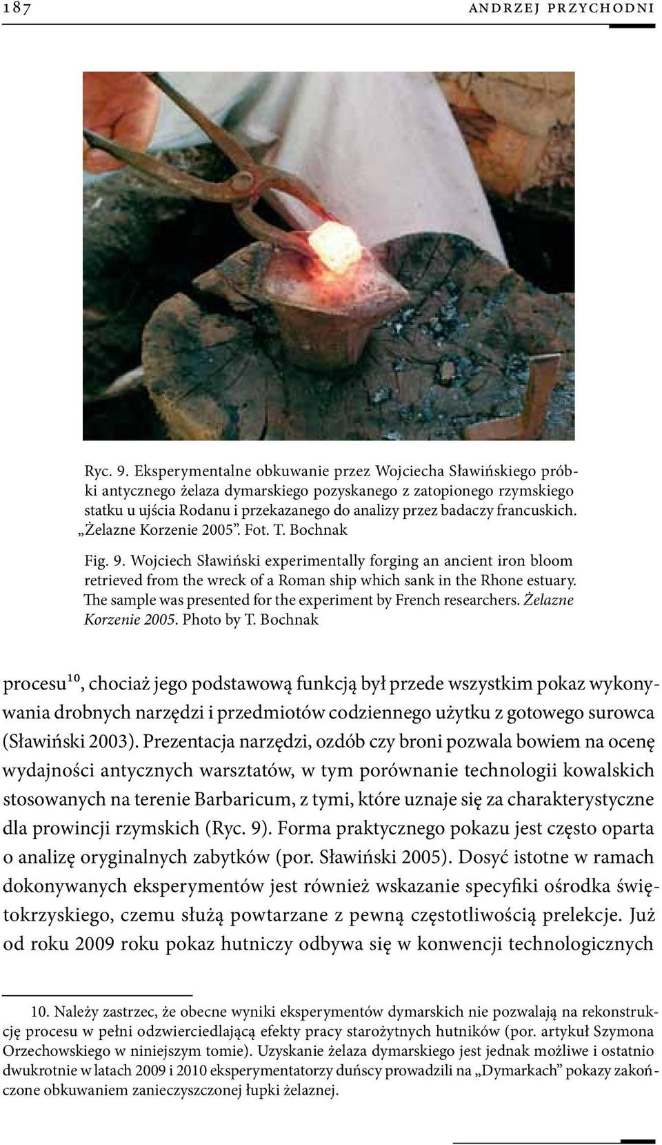 francuskich. Żelazne Korzenie 2005. Fot. T. Bochnak Fig. 9. Wojciech Sławiński experimentally forging an ancient iron bloom retrieved from the wreck of a Roman ship which sank in the Rhone estuary.