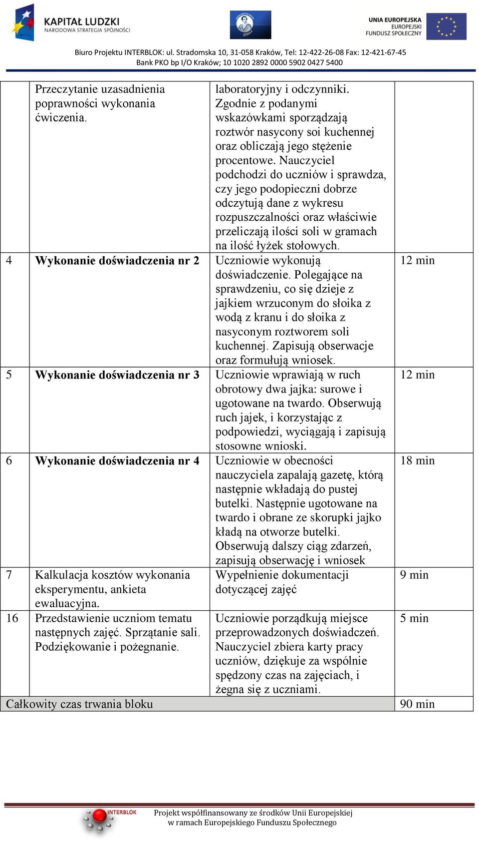 Nauczyciel podchodzi do uczniów i sprawdza, czy jego podopieczni dobrze odczytują dane z wykresu rozpuszczalności oraz właściwie przeliczają ilości soli w gramach na ilość łyżek stołowych.