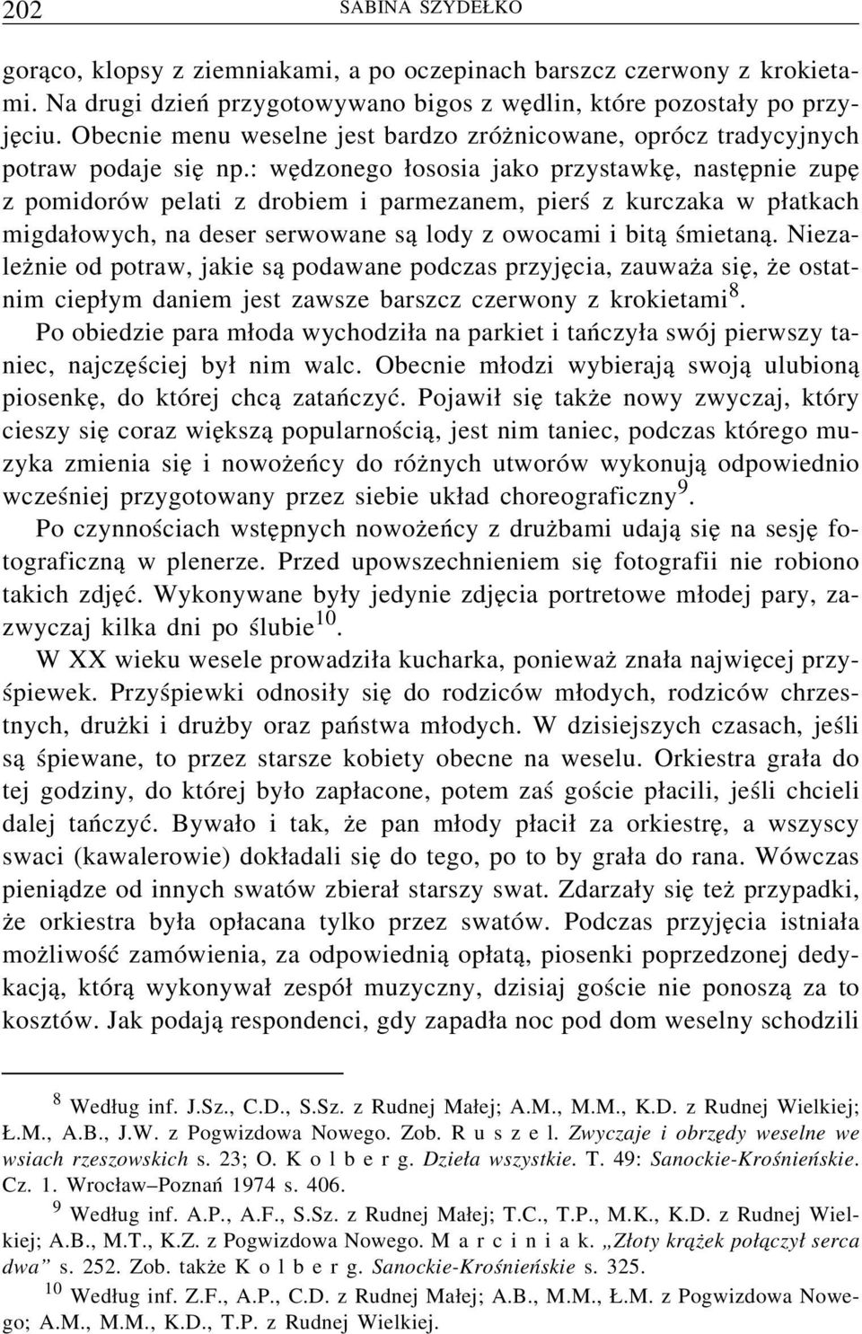 : wędzonego łososia jako przystawkę, następnie zupę z pomidorów pelati z drobiem i parmezanem, pierś z kurczaka w płatkach migdałowych, na deser serwowane są lody z owocami i bitą śmietaną.