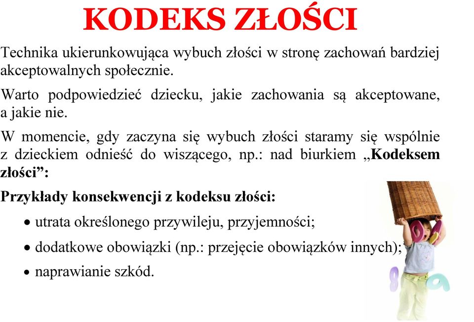 W momencie, gdy zaczyna się wybuch złości staramy się wspólnie z dzieckiem odnieść do wiszącego, np.