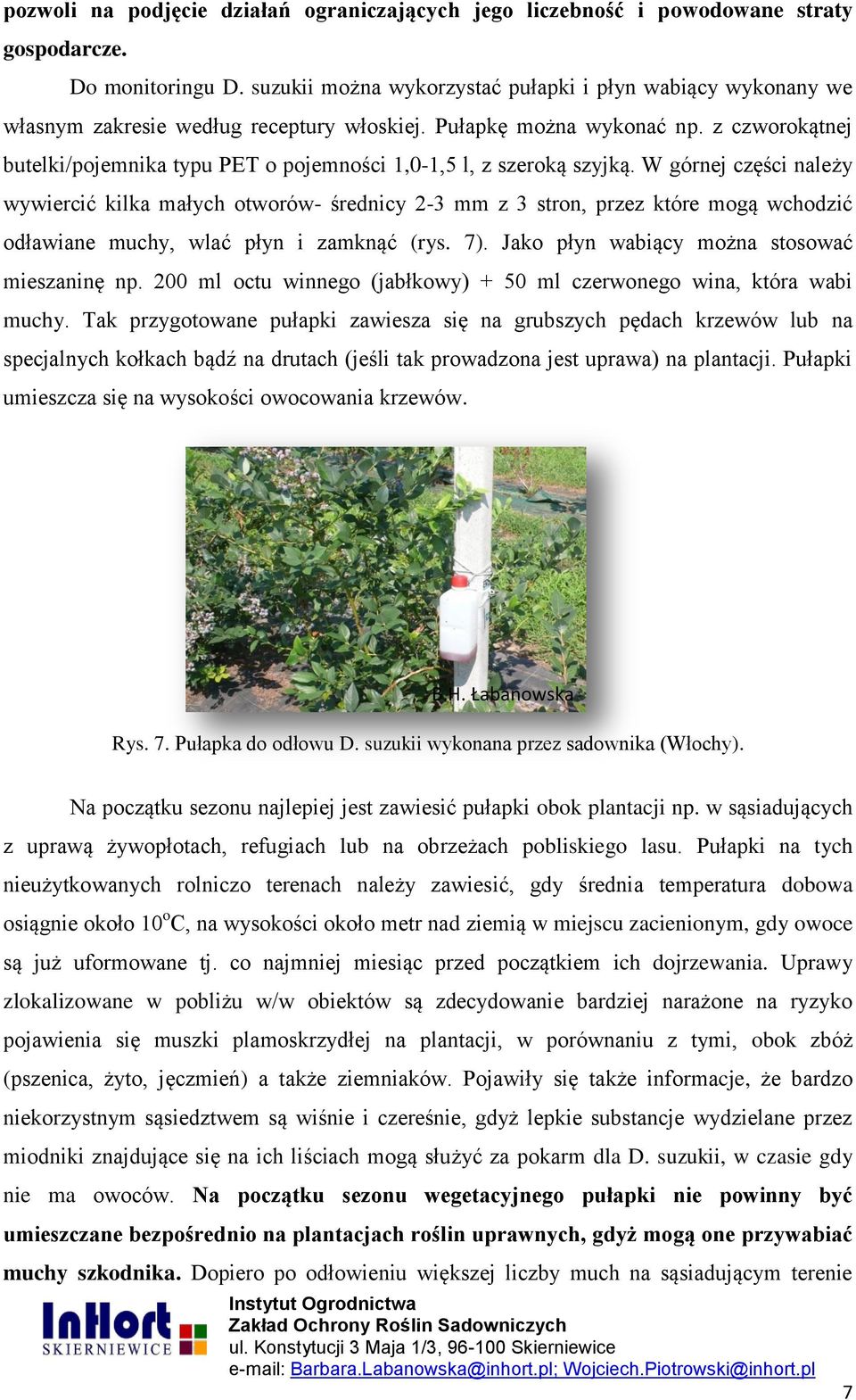 z czworokątnej butelki/pojemnika typu PET o pojemności 1,0-1,5 l, z szeroką szyjką.