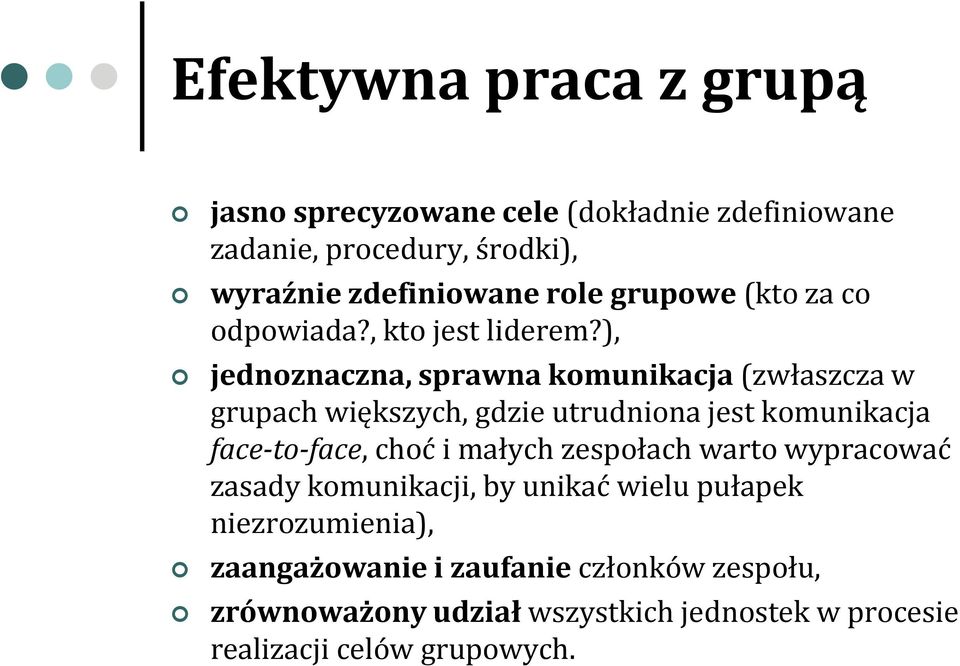 ), jednoznaczna, sprawna komunikacja (zwłaszcza w grupach większych, gdzie utrudniona jest komunikacja face-to-face, choć i