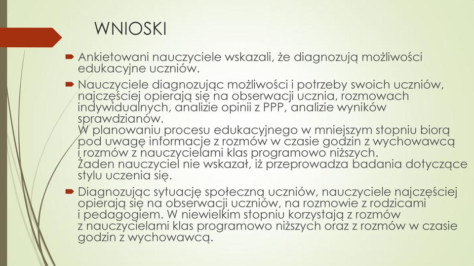 W planowaniu procesu edukacyjnego w mniejszym stopniu biorą pod uwagę informacje z rozmów w czasie godzin z wychowawcą i rozmów z nauczycielami klas programowo niższych.
