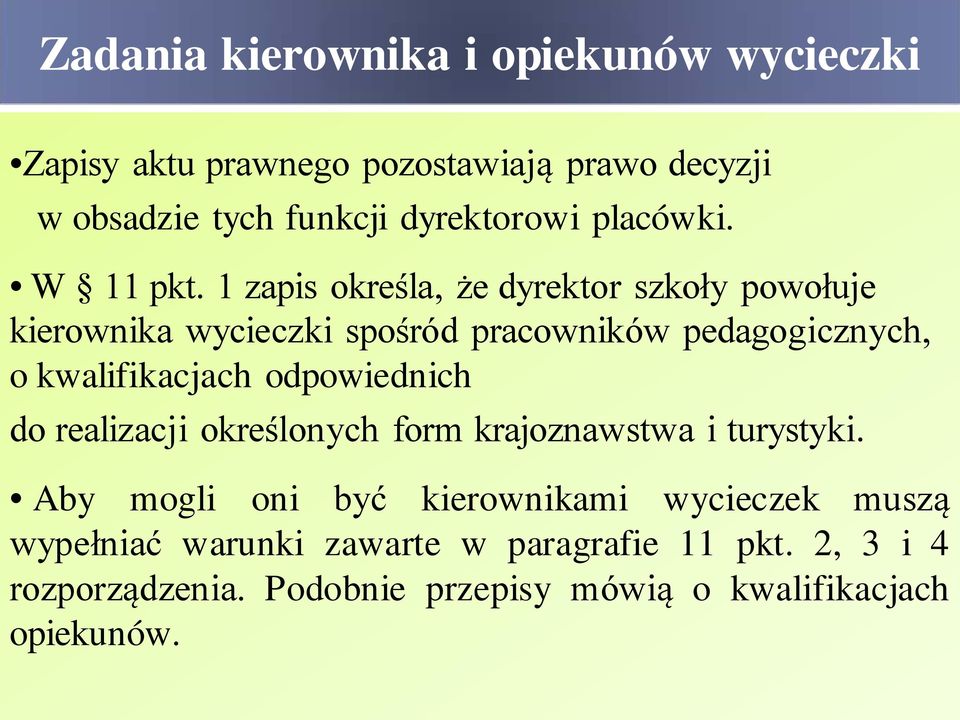 1 zapis określa, że dyrektor szkoły powołuje kierownika wycieczki spośród pracowników pedagogicznych, o kwalifikacjach